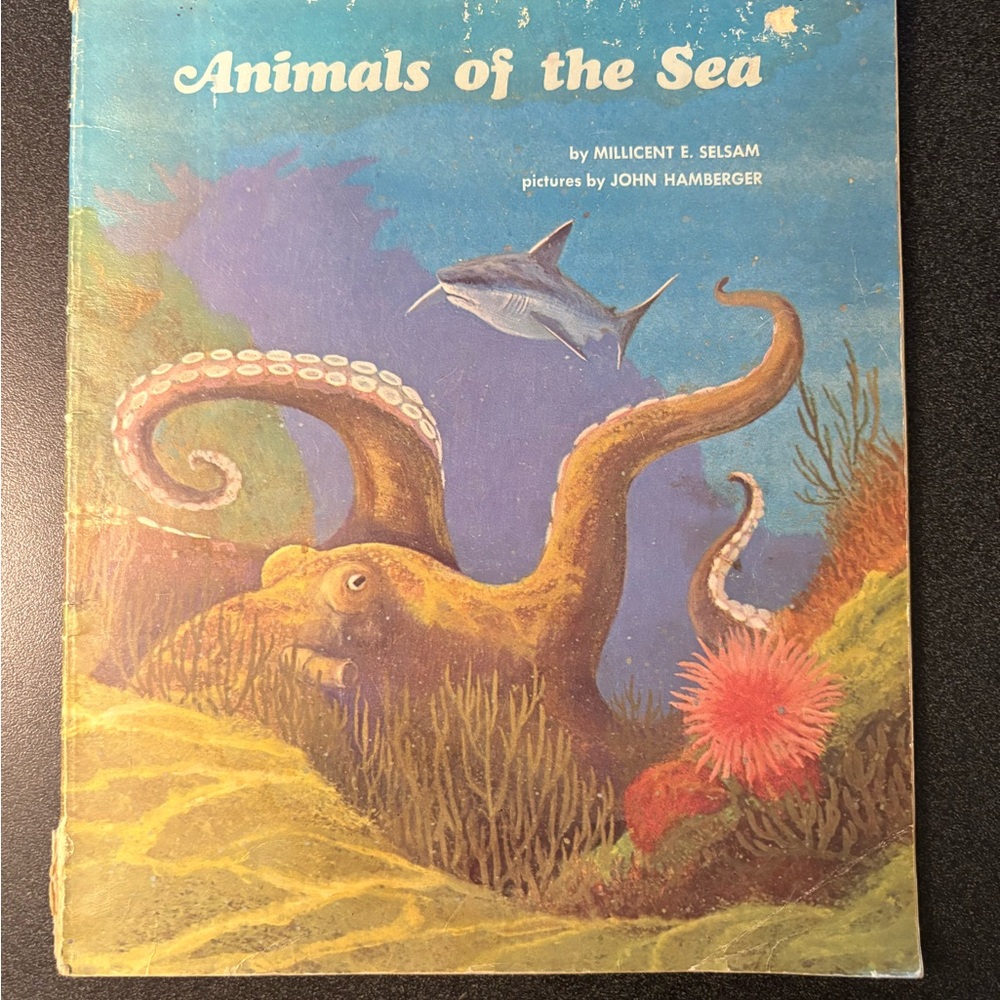 1975 Animals of the Sea Book, scholastic.
